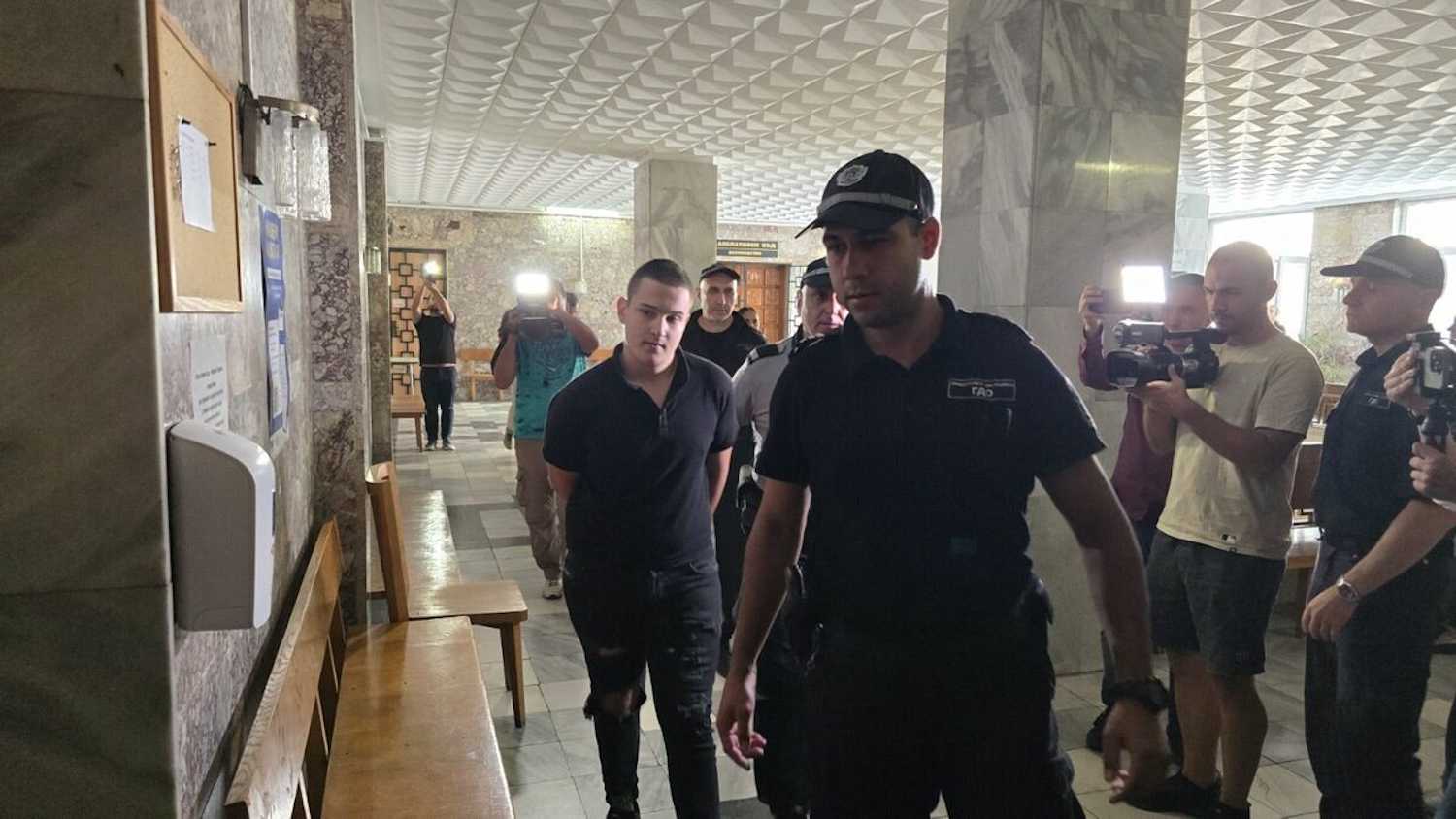 Възрастни жени искат да помогнат на Кирил Гочев