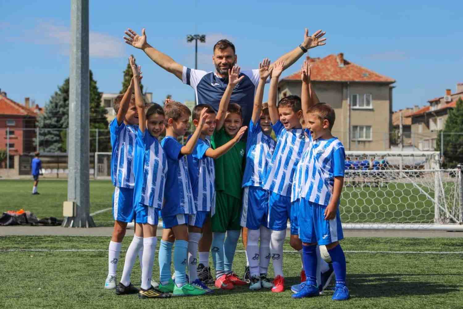 Дунав стартира футболни групи в детски градини и училища в Русе