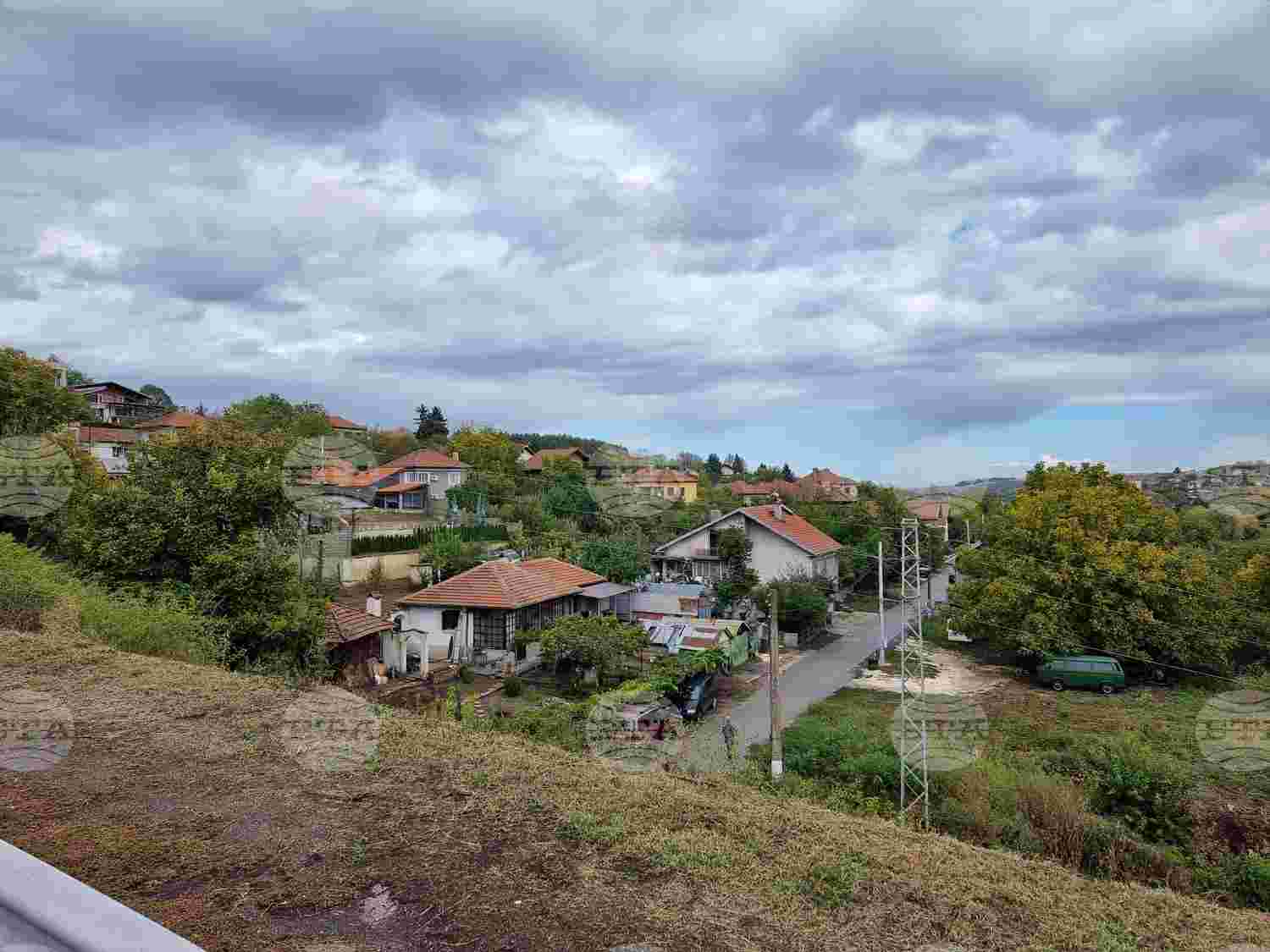 Анализират състоянието на язовирната дига в Николово