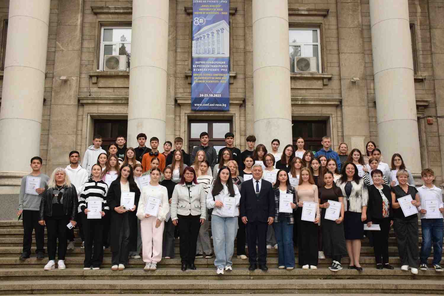 Ученици и учители от Молдова завършиха курс по български в Русе