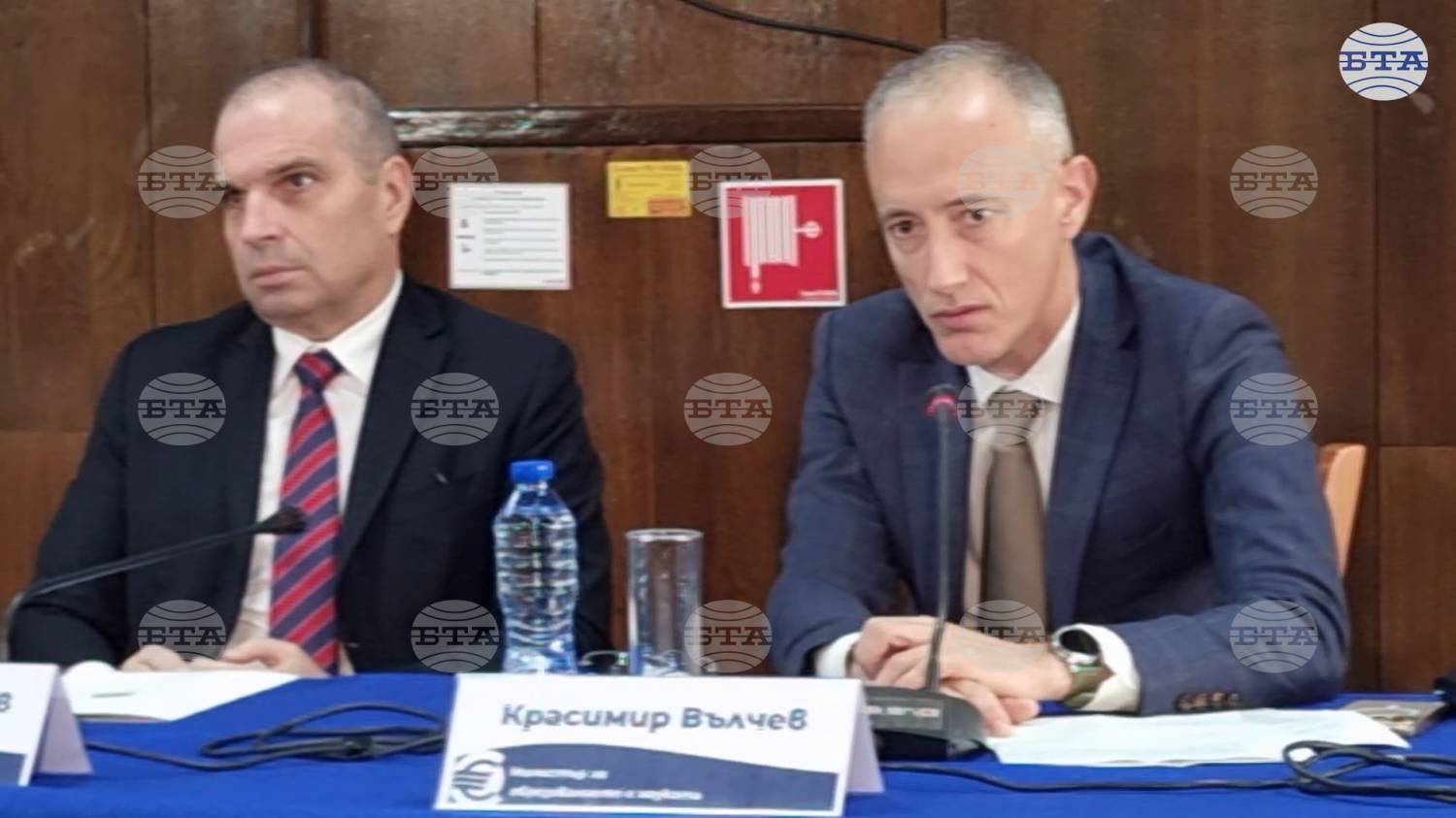 Министър Вълчев: Проблемът е с функционалната грамотност на учениците