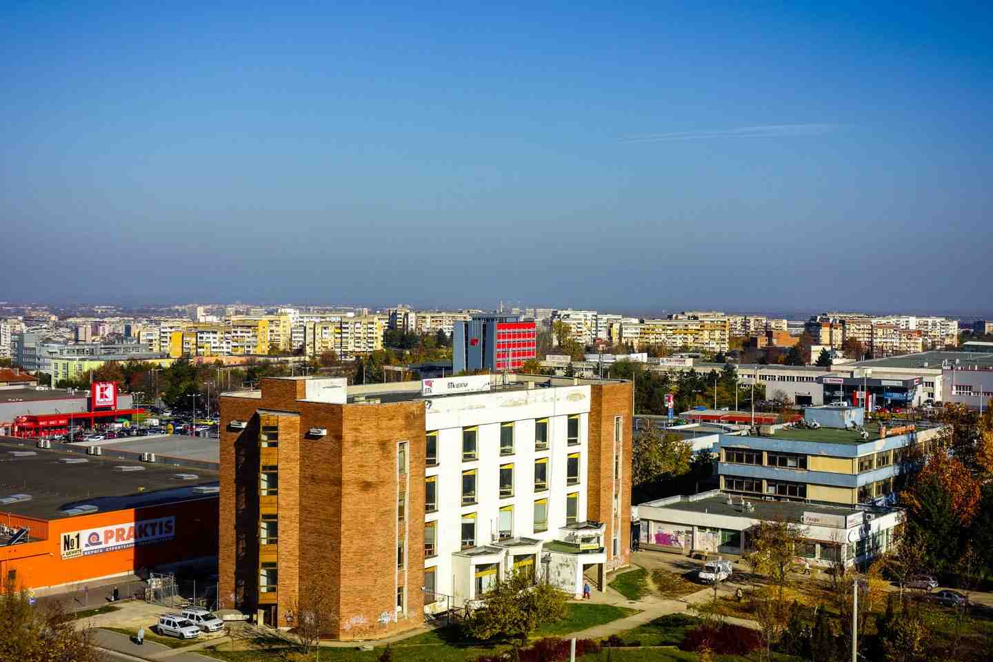 Русенци пропищяха: Стара панелка в Дружба 3 вече струва колкото къща в Барселона