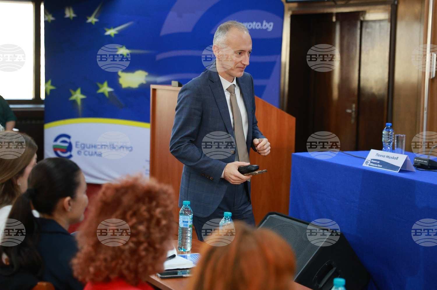 Министър Вълчев: Еврото ще промени икономиката на България