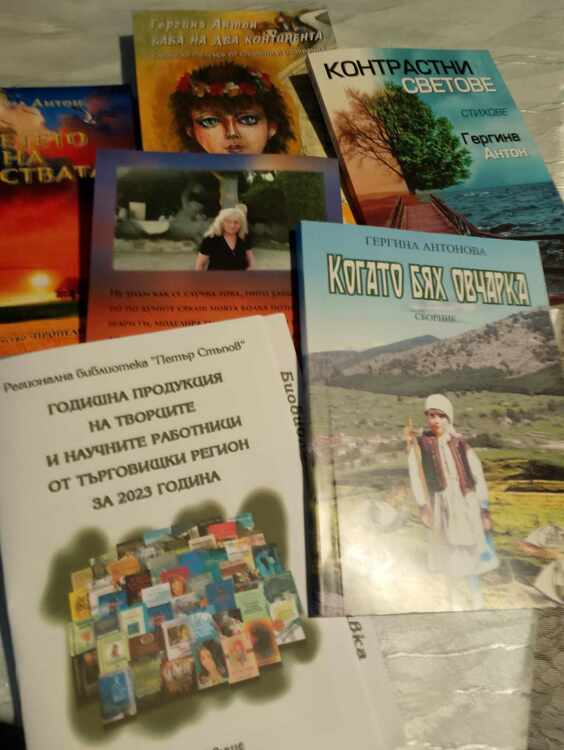 Учителка от Търговище дари свои книги на българското училище „Св. св. Кирил и Методий“ в Бостън