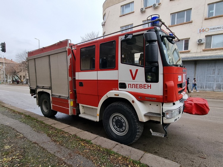 Пожар гори в района на три плевенски села