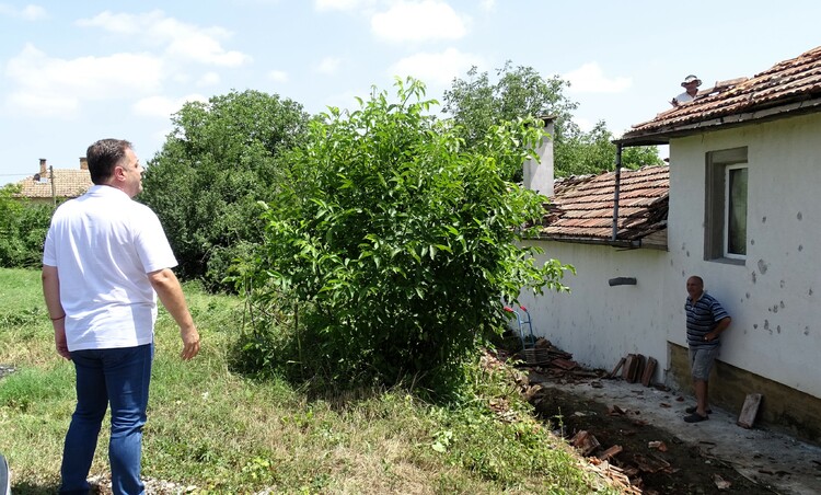 Община Велико Търново откри дарителска сметка в подкрепа на хората, чиито домове пострадаха от градушката на 12 юни