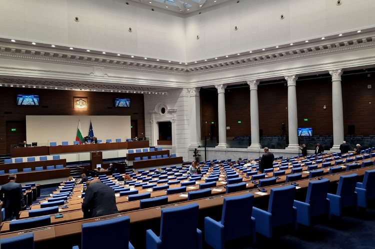 Парламентът да разгледа на второ четене промени в Закона за адвокатурата, предвижда проектопрограмата за работа на депутатите