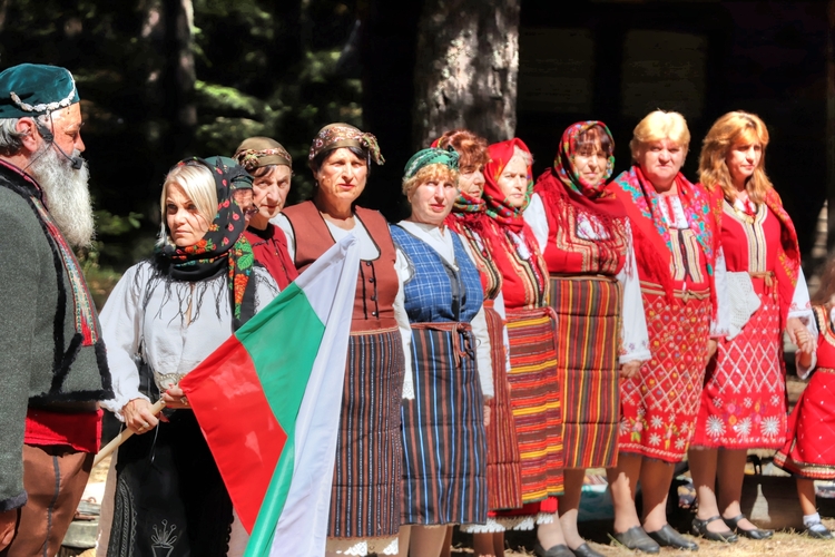 За народните песни за герои като Гоце Делчев или как фолклорната музика не познава граници, разказват доц. Петьо Кръстев и Теди Еротеева