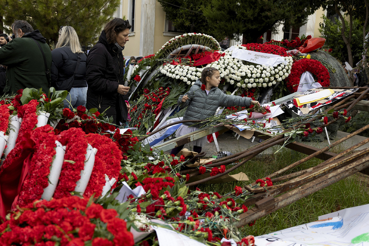 Гърция отбелязва 51 години от бунта срещу военната диктатура; кулминацията на честванията ще бъде шествие до американското посолство