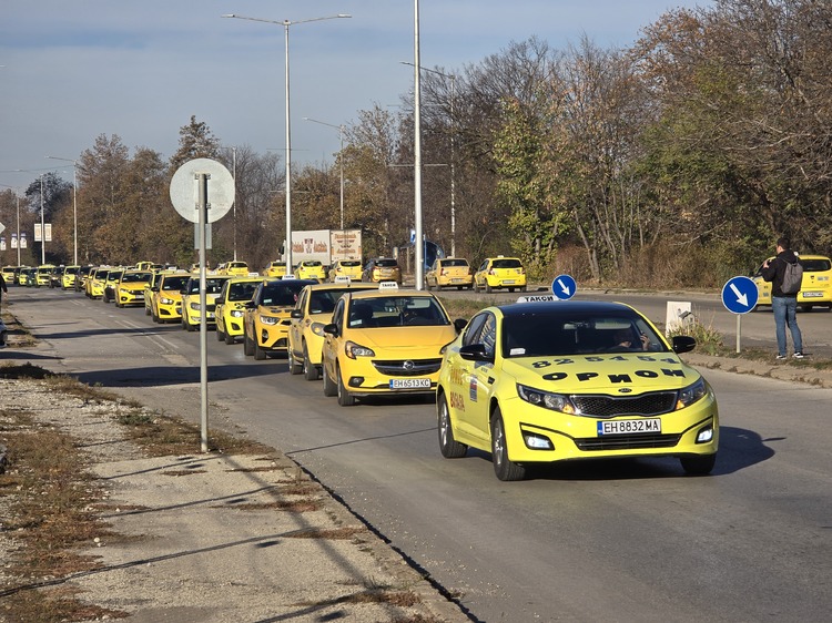 КЗК се самосезира заради съмнения за картелно споразумение за увеличението на цената на застраховка "Гражданска отговорност" за таксиметровите водачи