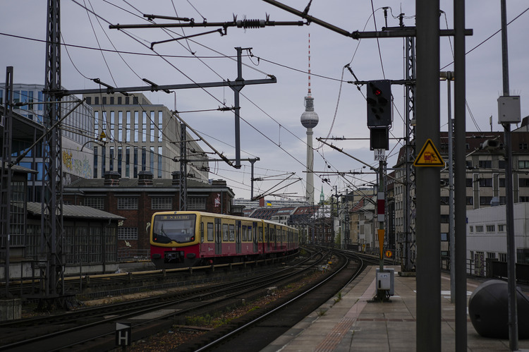 Германски политик предлага вагони само за жени в берлинското метро