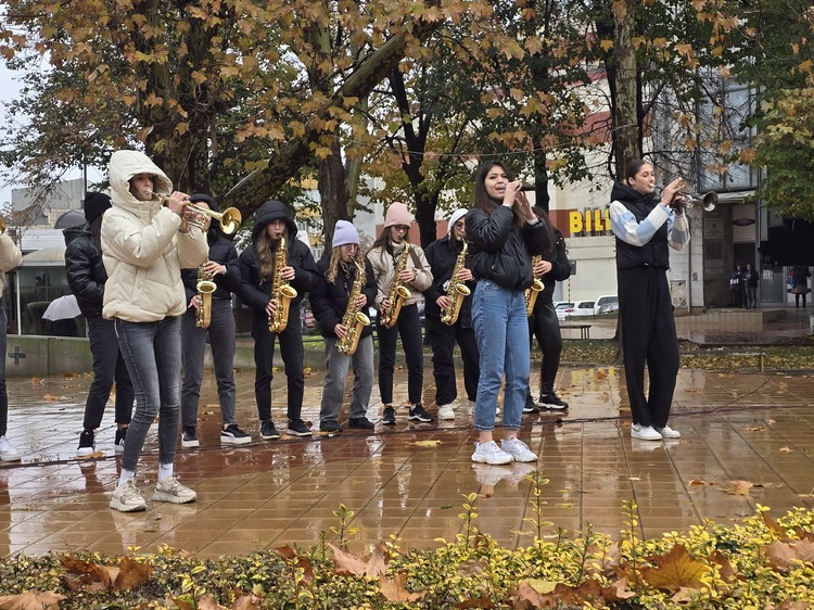 С музика на живо бе отбелязан Световният ден на доброто на площад “Свобода” в Добрич