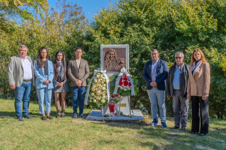 Мемориал „Ангелът на животните“ в памет на ветеринарния лекар д-р Даниела Йорданова беше открит в Царево