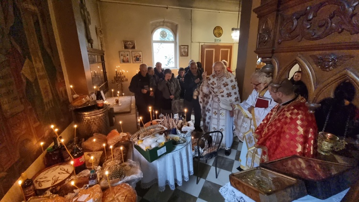 С литургия и с освещаване на никулденски шаран 150-годишната църква "Свети Николай" в Русе отбеляза храмовия си празник