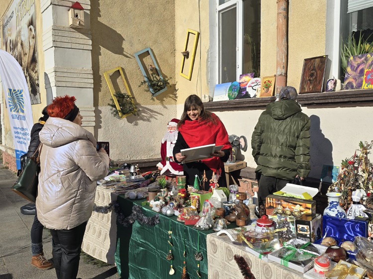 Благотворителен коледен базар в полза на Сдружение за онкоболни и приятели „Вяра, Надежда, Любов” бе открит в Добрич