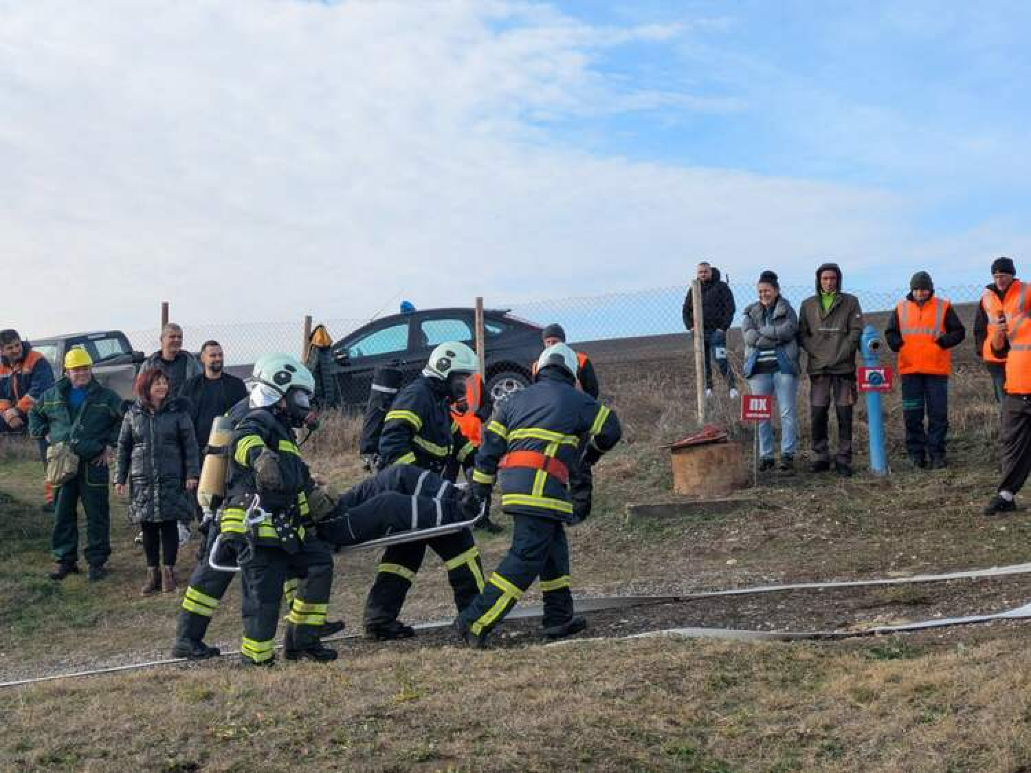 Учение за реакция след жп инцидент, авария с изтичане на втечнен газ, пожар и пострадали се проведе в района на Бяла, Русенско