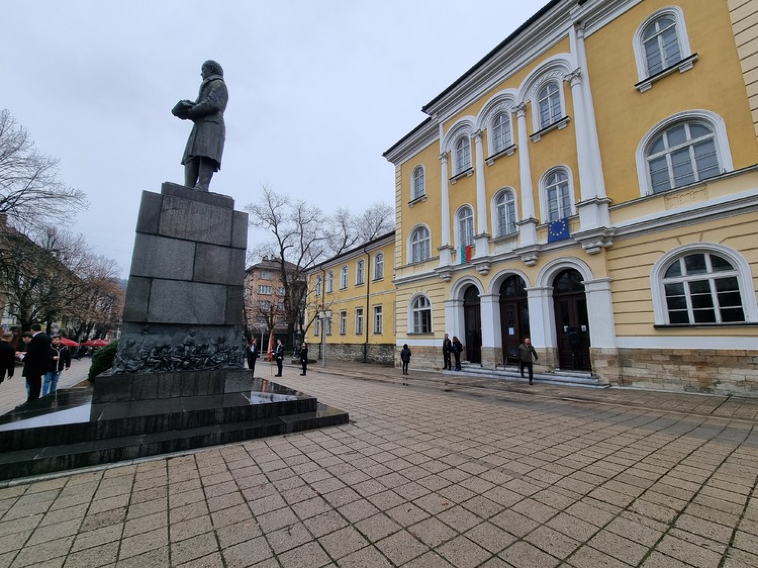 На 14 януари 1835 г. в Габрово е открито Първото новобългарско светско взаимно училище - днешната Национална Априловска гимназия