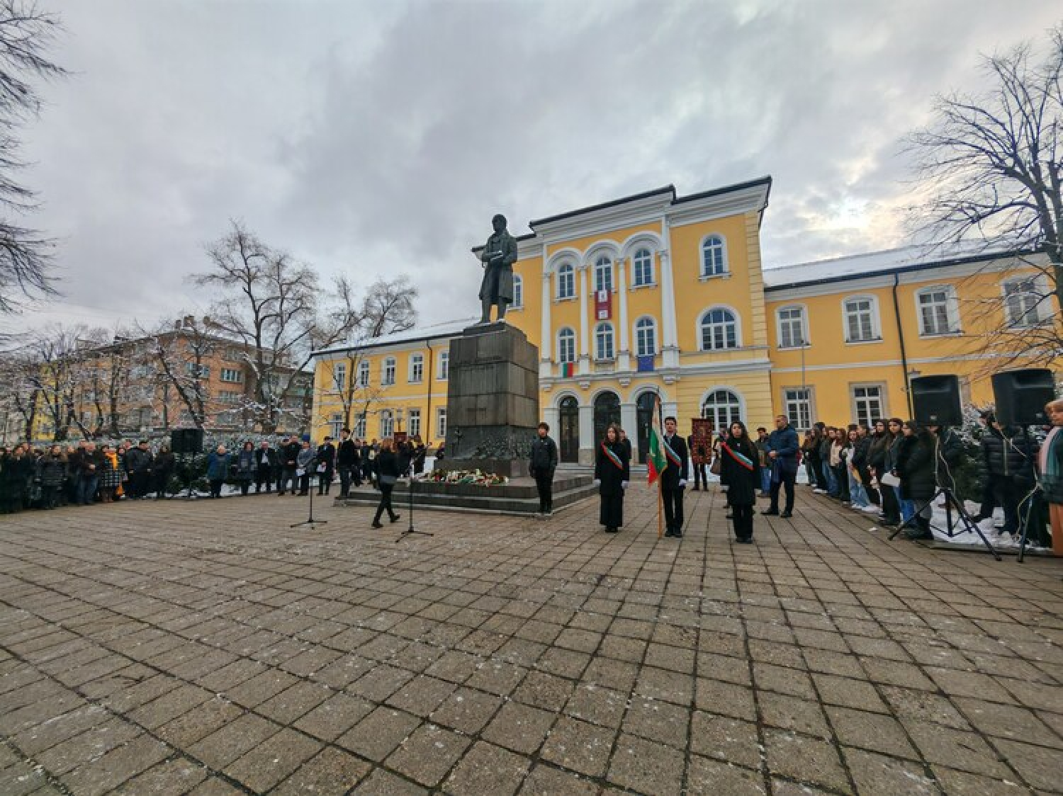 Националната Априловска гимназия получи Почетен знак на Президента по повод 190 години от създаването си