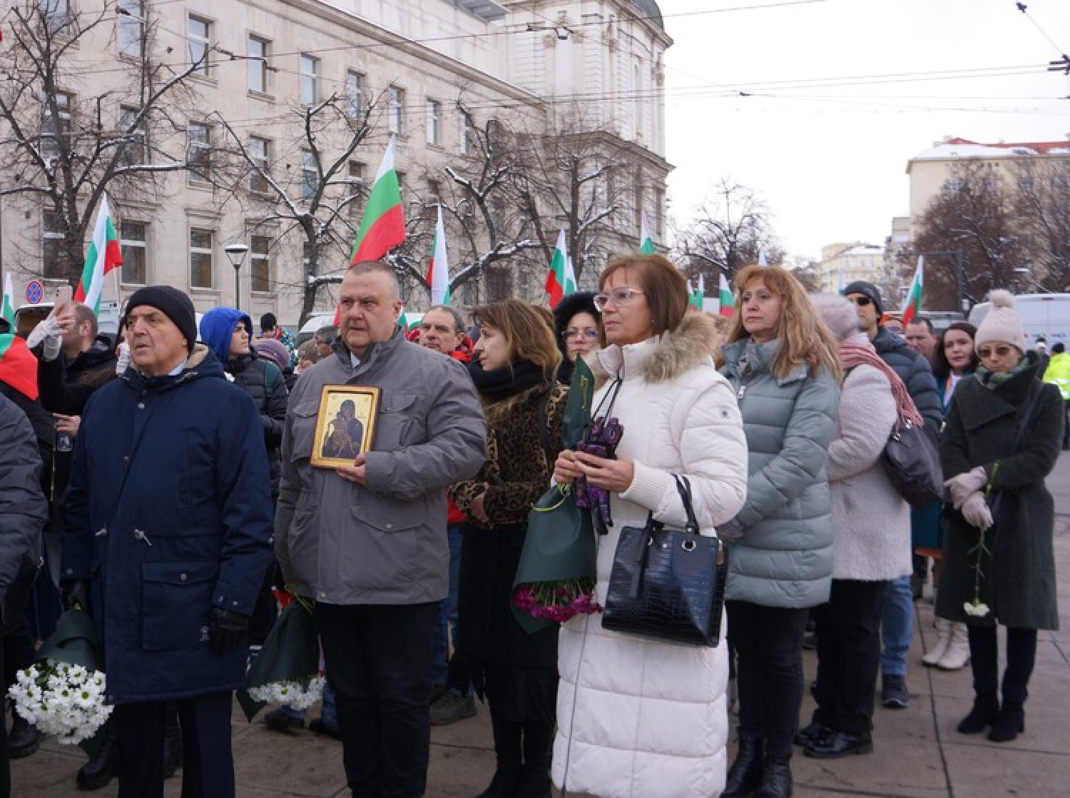 Представители на ръководството и служители от БАН отдадоха почит и поднесоха цветя пред паметника на Васил Левски в София